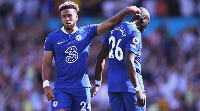 切尔西大胜,英超冠军争夺形势激烈 切尔西大胜,英超冠军争夺形势激烈