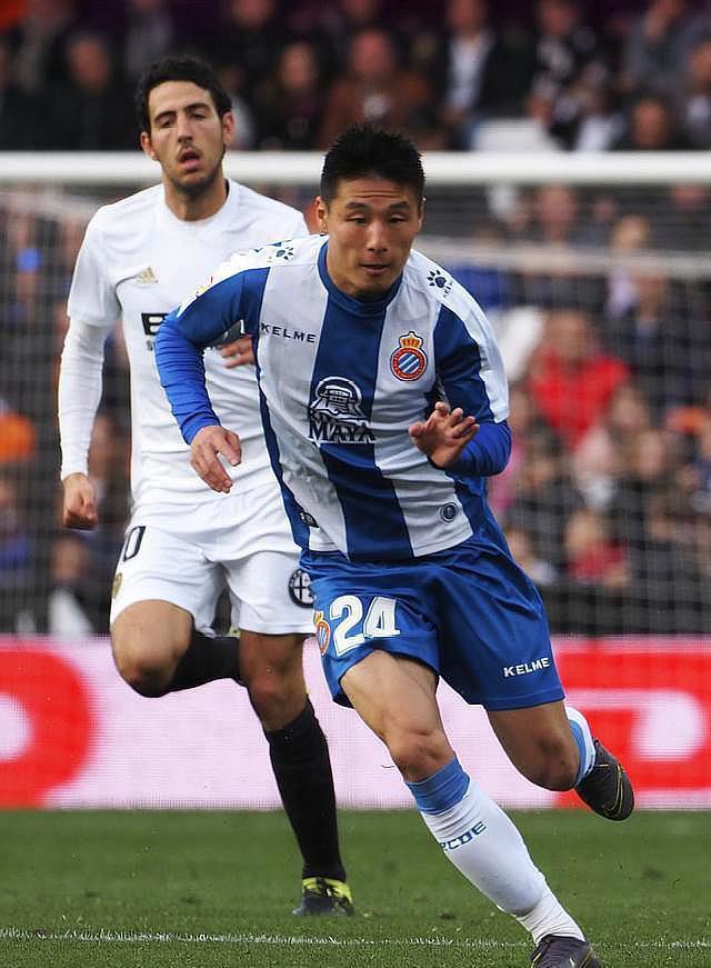 熊猫体育直播-西班牙人遭遇血洗，防守漏洞暴露