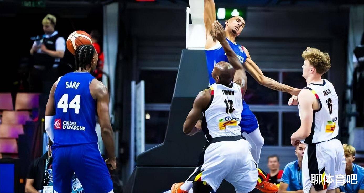 法国男篮险胜澳大利亚男篮,汉密尔顿制霸全场 法国男篮险胜澳大利亚男篮,汉密尔顿制霸全场