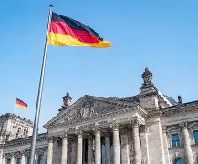 德国网球队鏖战英国网球队,西西帕斯关键制胜 德国网球队鏖战英国网球队,西西帕斯关键制胜