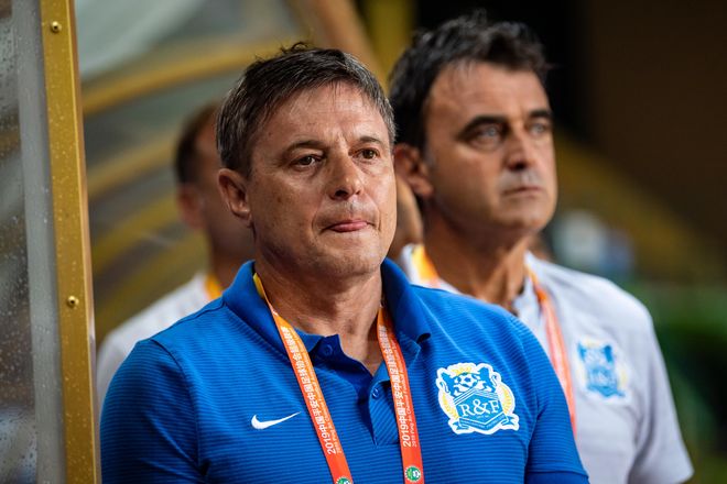 斯托伊科维奇忧虑增加:球队防守连续失误,急需调整 斯托伊科维奇忧虑增加:球队防守连续失误,急需调整