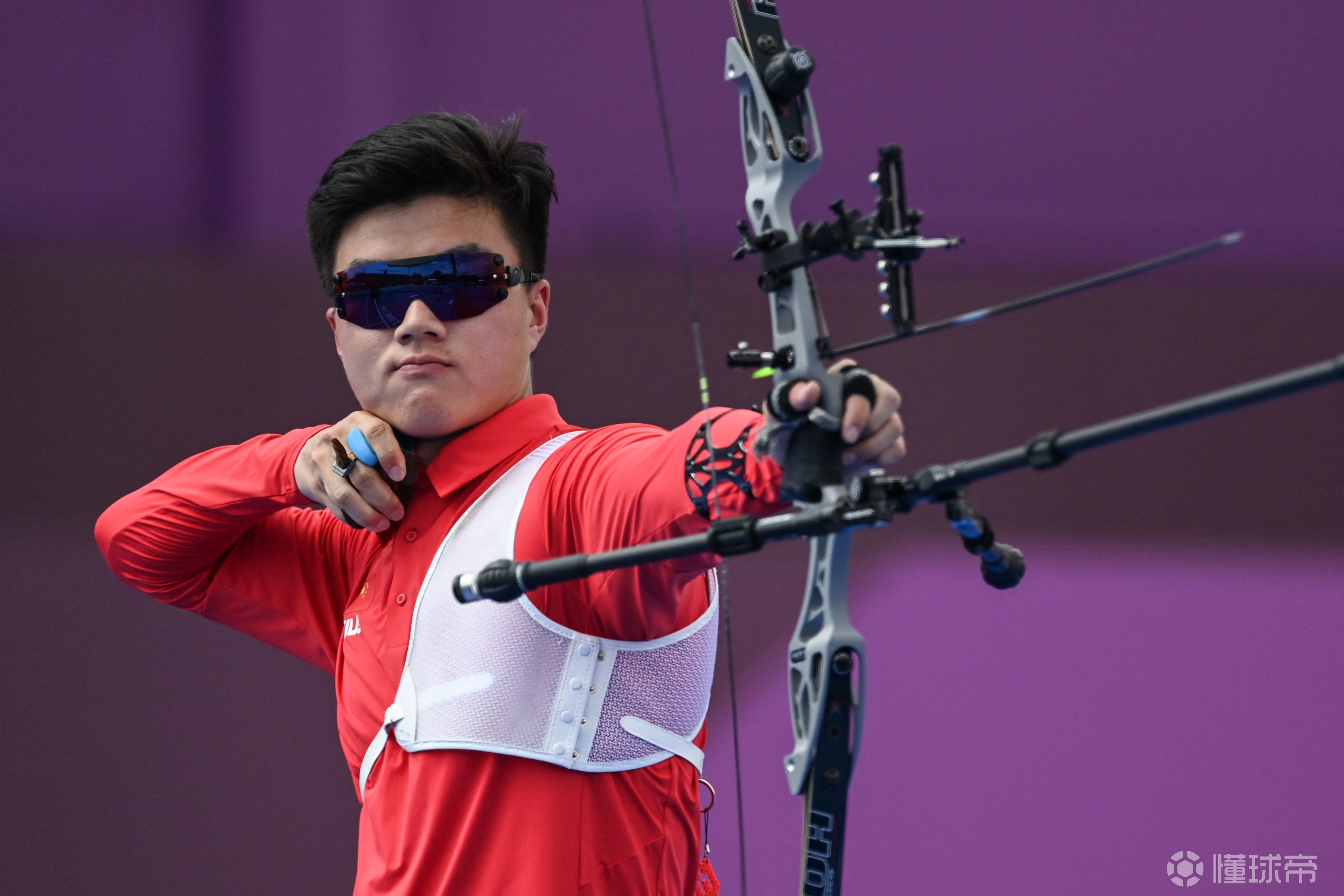 体育赛事直播-西班牙射箭选手击倒对手，成功晋级的简单介绍